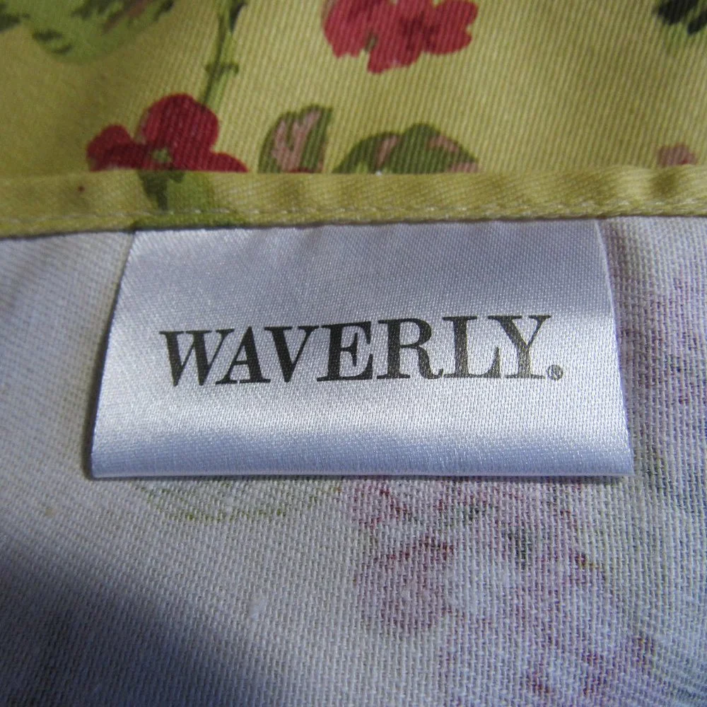 Set of 4 WAVERLY Floral Napkins 18